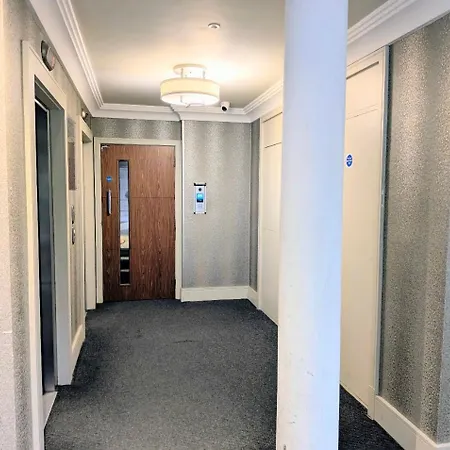 The Butler * Γιορκ